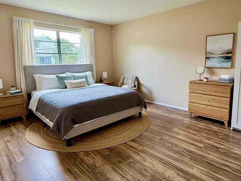 871 NW Sunset Dr #5 — Photo 3