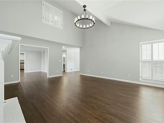 4th image of 1122 Club Trce