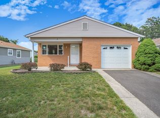 31 Pine Valley Dr, Toms River, NJ 08757
