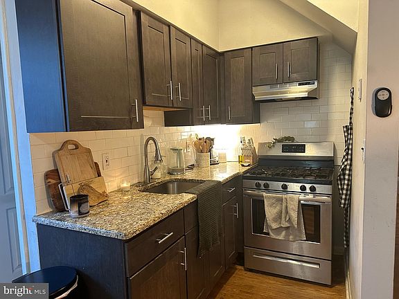 5th image of 275 Rochelle Ave #2