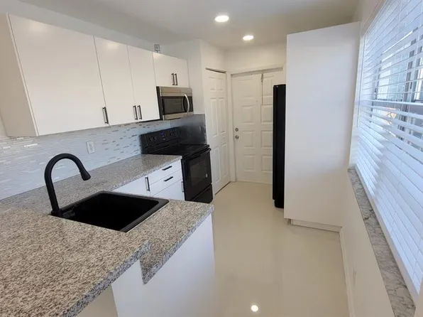 831 NW 14th Way #1-2, Fort Lauderdale, FL 33311