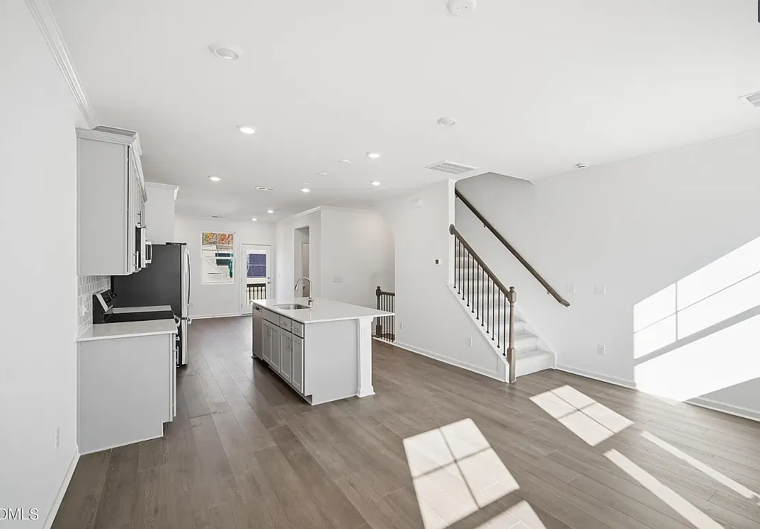3 bed, 2.5 bath, 1772 sqft, $2,250 — Photo 2
