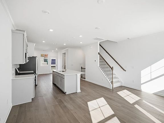 2nd image of 3705 Elm Grove Ln