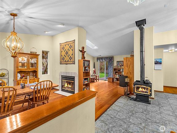 3rd image of 11846 Deer Trail Lane SW