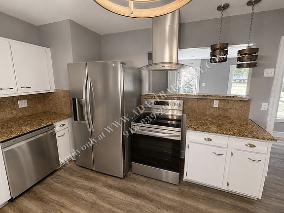 5th image of 9923 England Dr