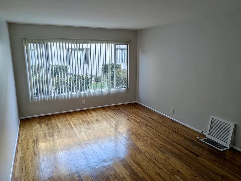 1720 Grevelia St #C — Photo 3