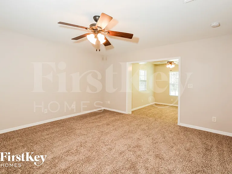 207 Shannon Ln — Photo 8