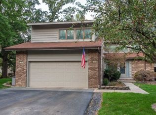 12 Commons Dr, Palos Park, IL 60464