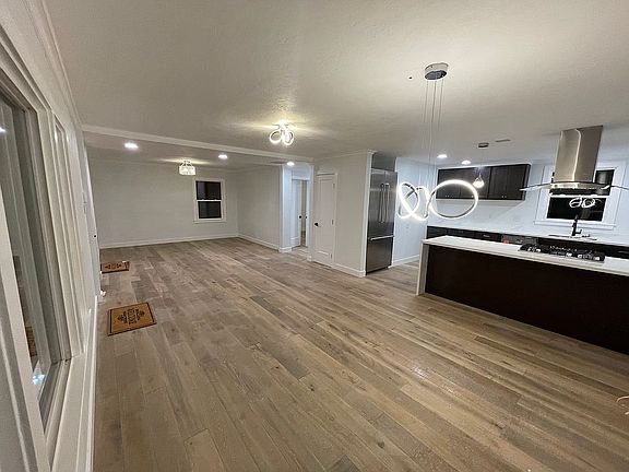 4th image of 62 E Hillsdale Blvd