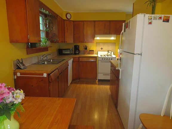 2nd image of 9 Bullard Ave