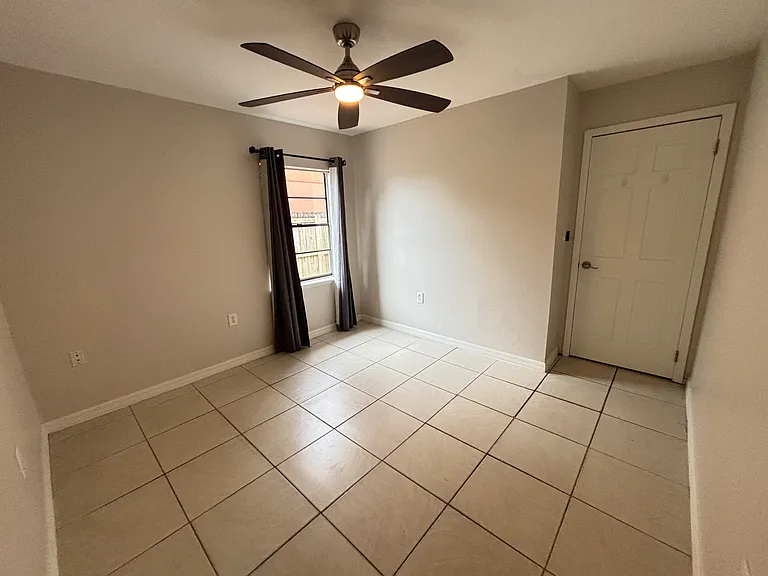 932 Meller Way — Photo 3