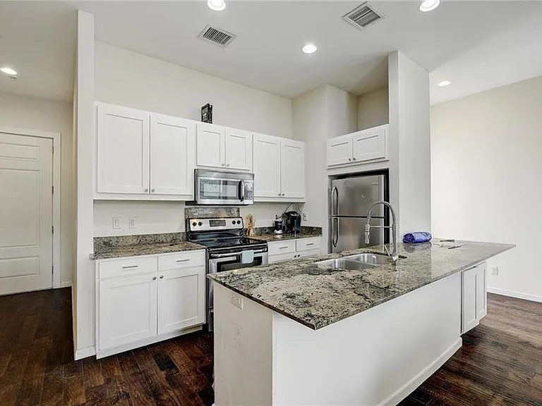 2708 San Pedro St #301 — Photo 4