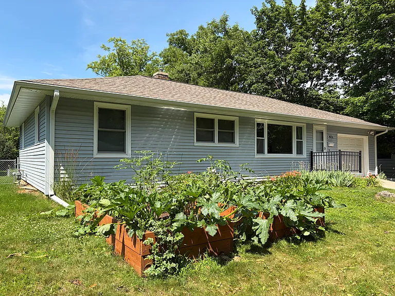 4906 Phillip Ln — Photo 3
