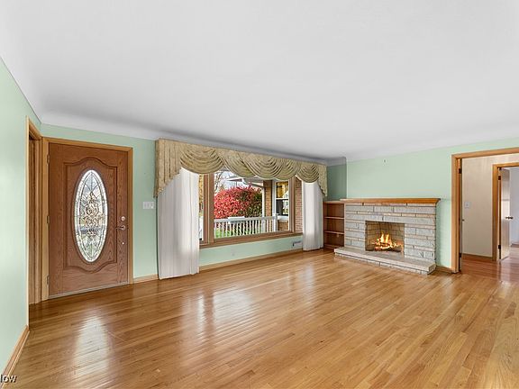 5th image of 22355 Berry Dr