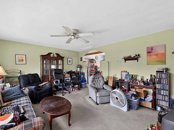 3rd image of 5 Kingwood Ln