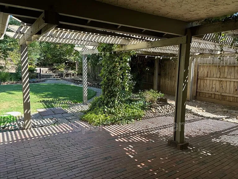6830 Mellodora Dr — Photo 8