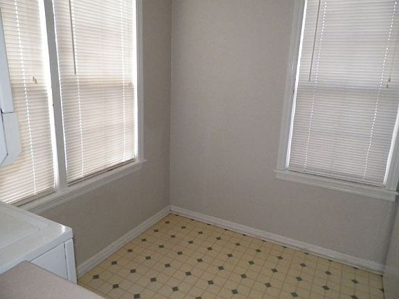 4th image of 207 NW 13th St APT B