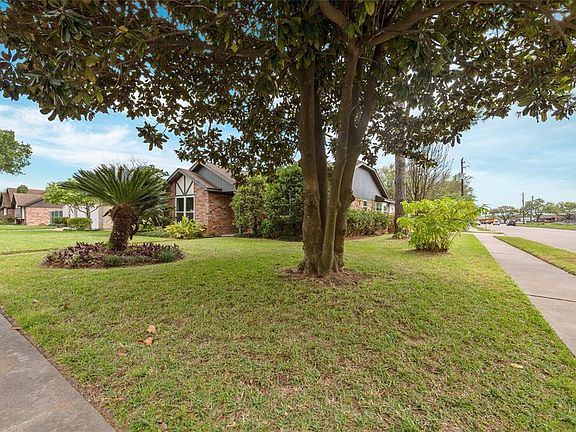4th image of 4402 Iroquois Dr