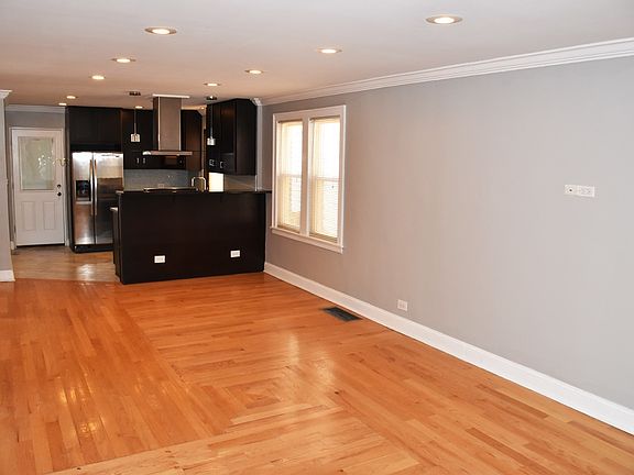 3rd image of 6046 N Christiana Ave