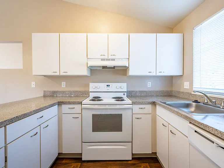 1401 N Springbrook Rd — Photo 5