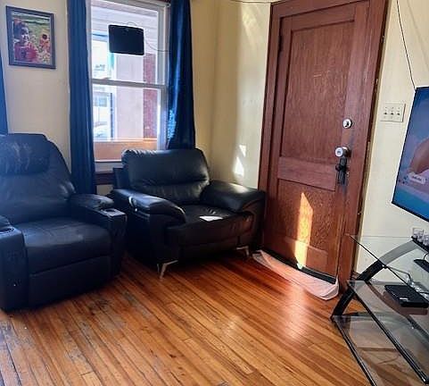 3rd image of 755 Myrtle St