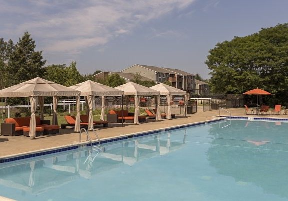 Pool/Tennis Courts/BBQ pit available for usage