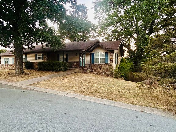2nd image of 506 Sherry Dr