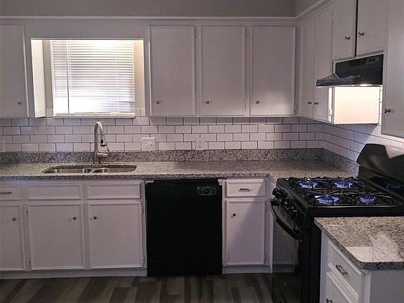 3rd image of 1121 Meyers St