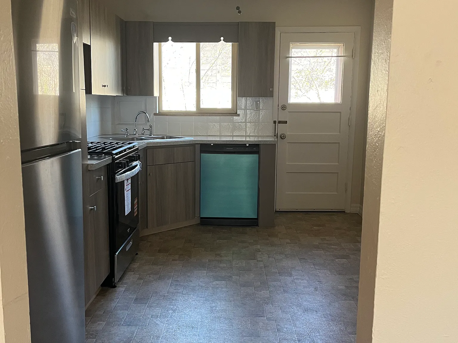 2 bed, 800 sqft, $1,675 — Photo 3