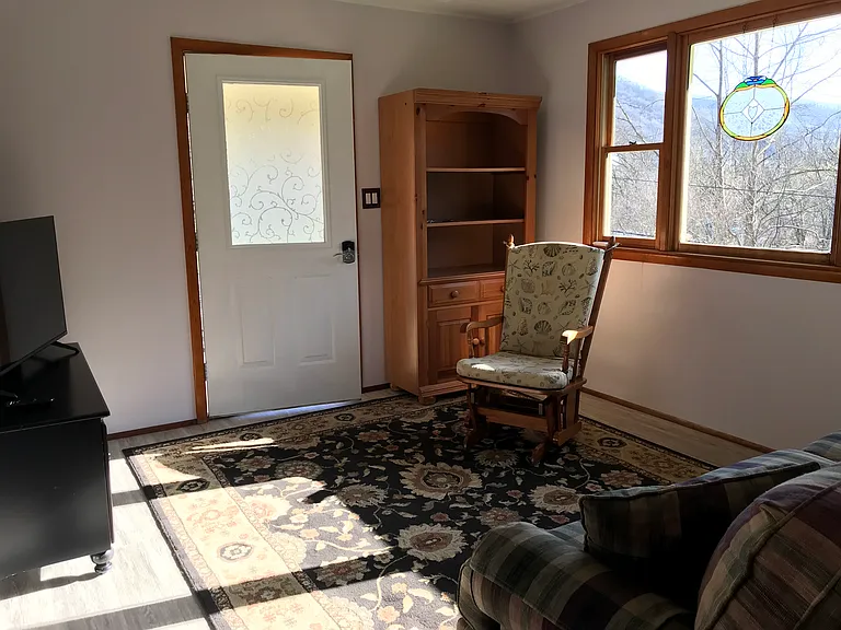 402 E Sylva Cir — Photo 3