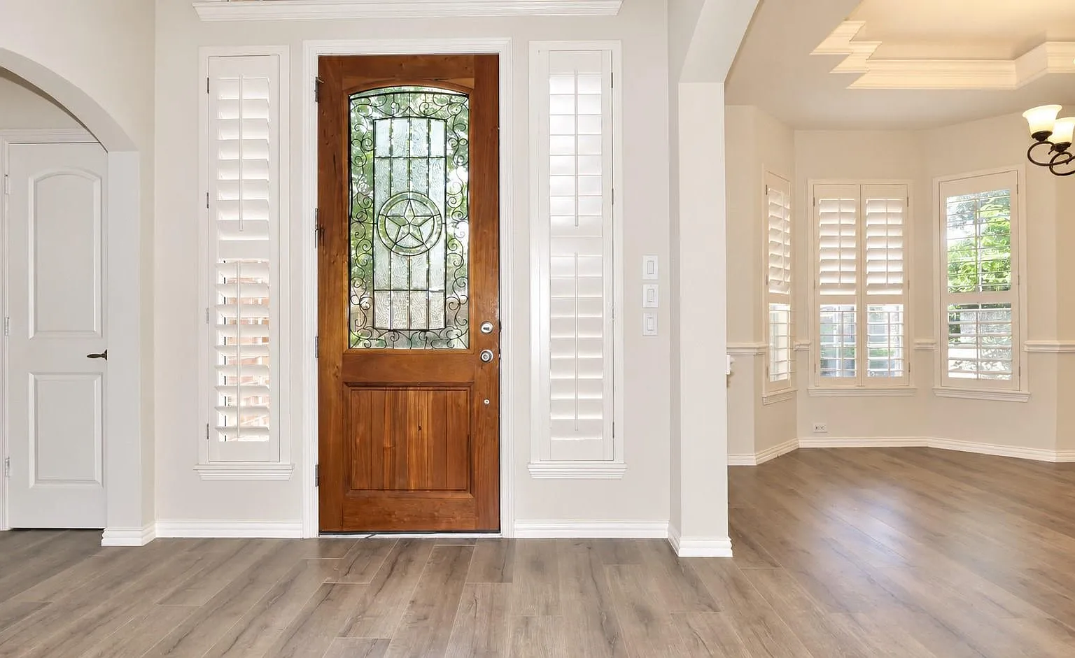 5 bed, 4.0 bath, 3854 sqft, $3,090 — Photo 4