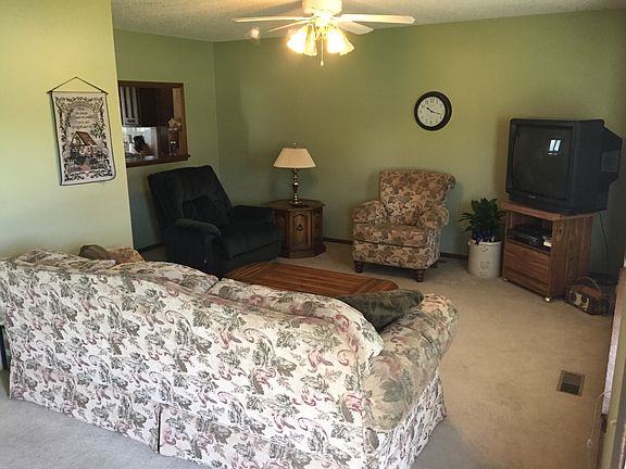 3rd image of 1106 E Betsy Ross Dr
