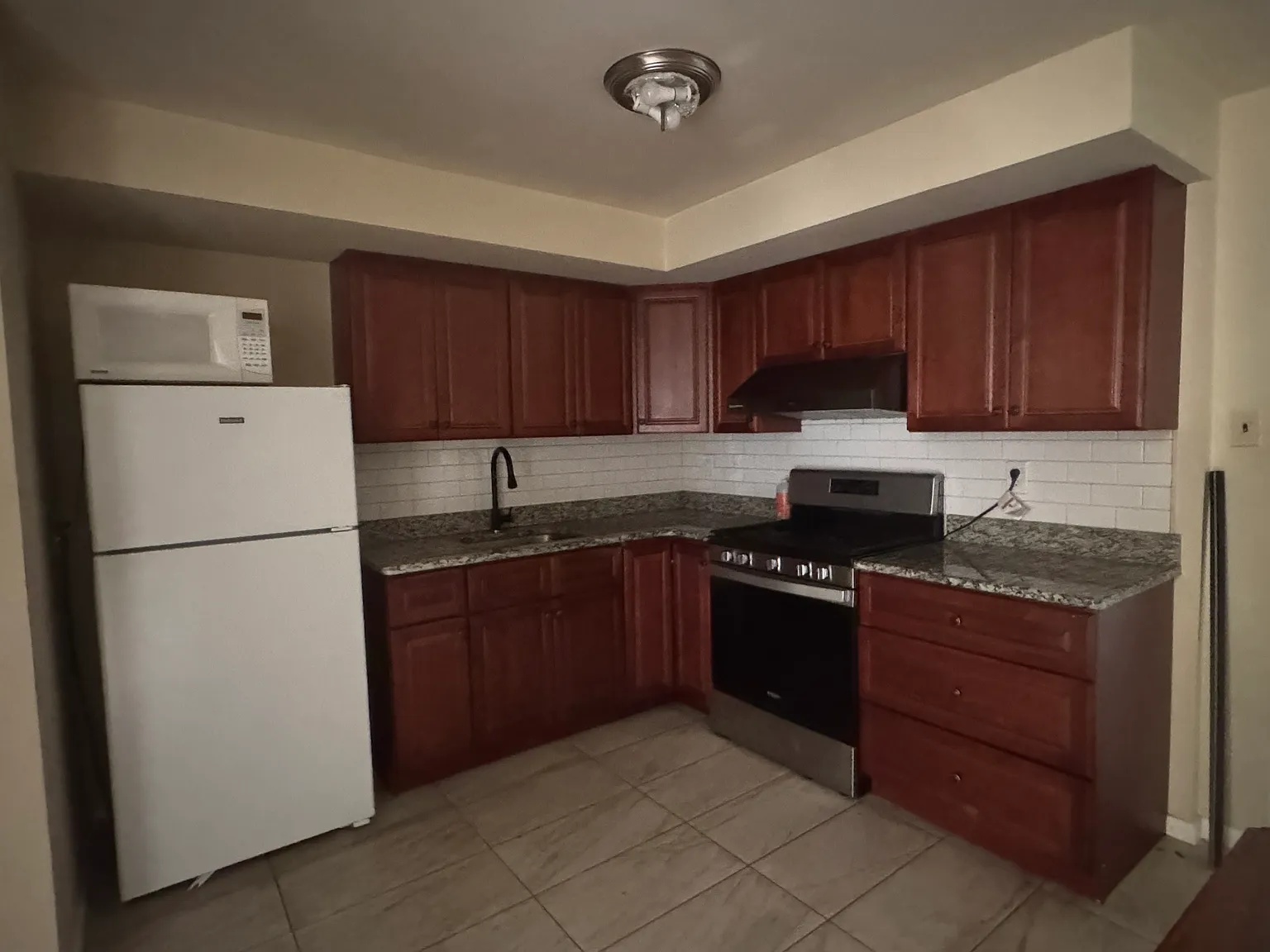 2 bed, 900 sqft, $1,200 — Photo 2