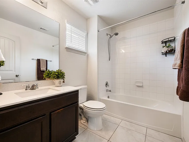 1116 La Conterra Blvd — Photo 36