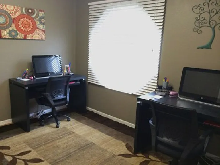 Hill Country Apartments — Photo 37