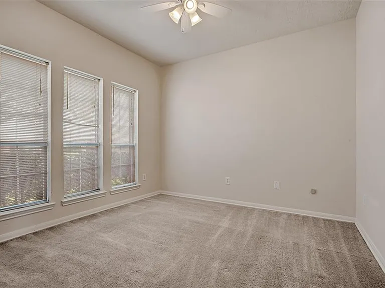 146 Horn Ct — Photo 3