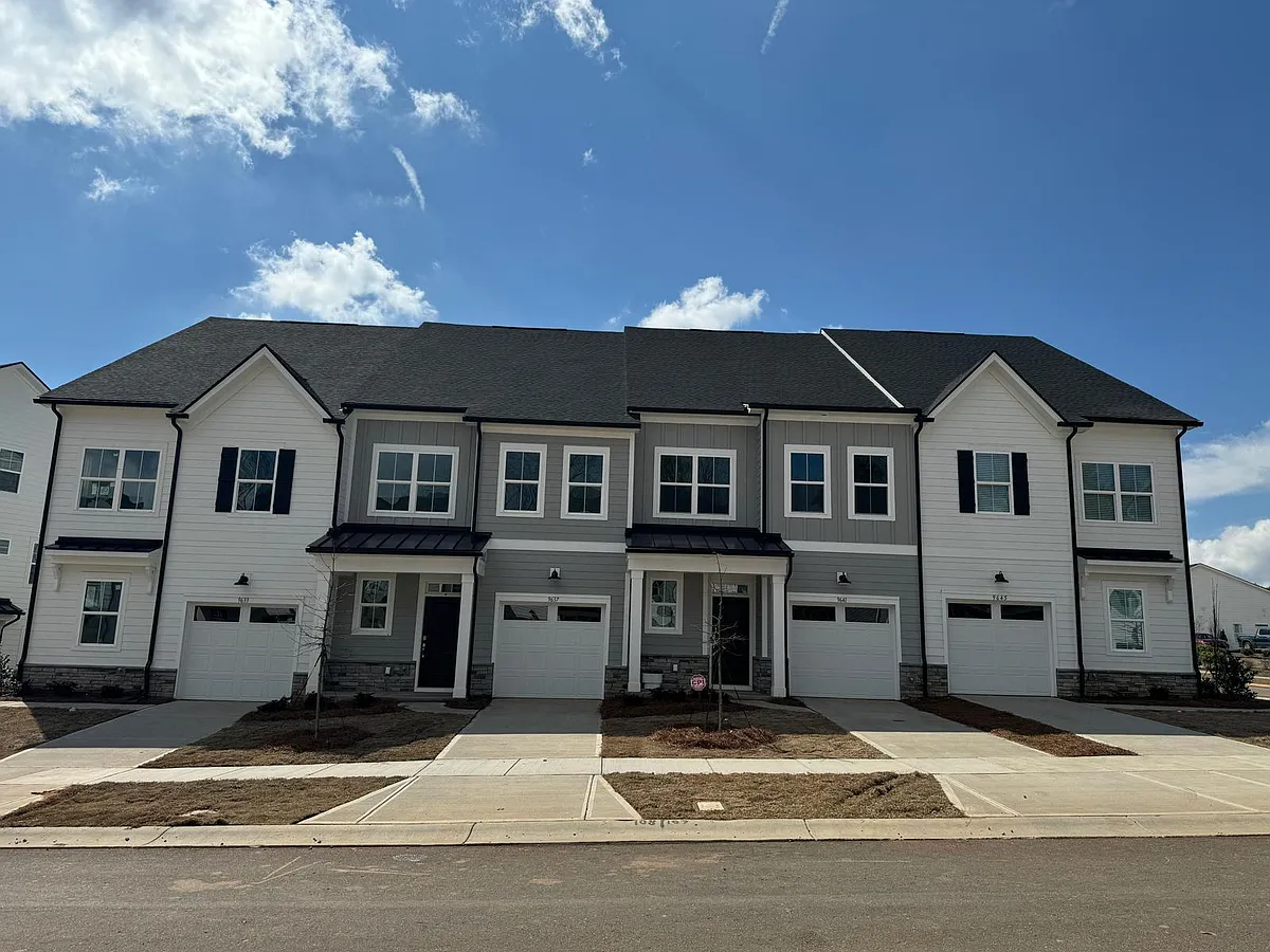 Building Photo - 9637 Munsing Dr
