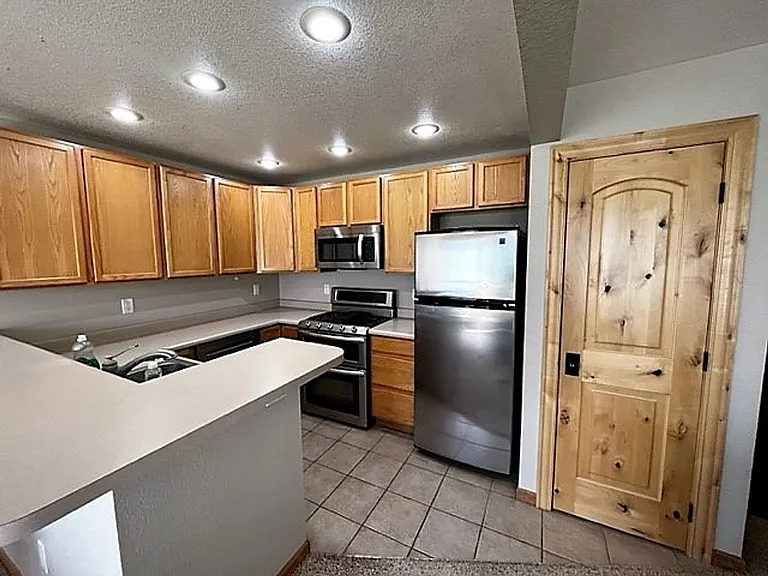 592 Meadow Wood Cir — Photo 2