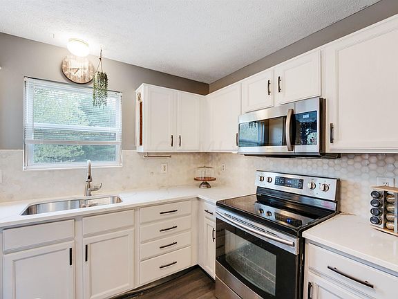 3rd image of 8264 Old Ivory Way
