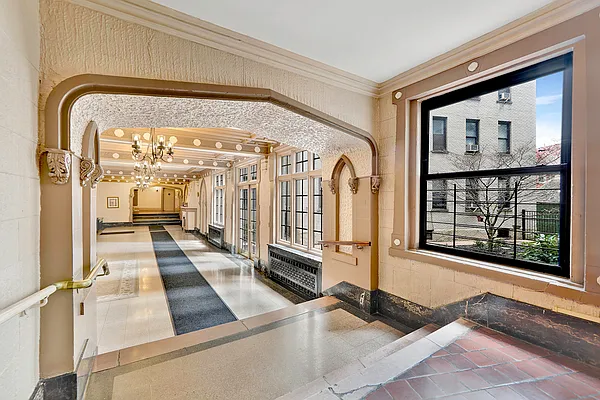 Sold by REMAX Elite | media 25