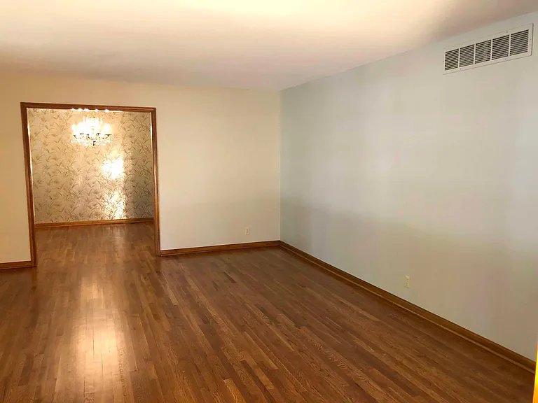 1931 SW Briarwood Dr — Photo 5