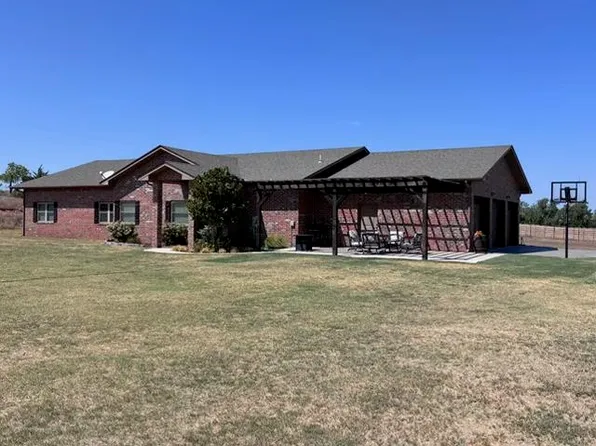 3355 8th St, Woodward, OK 73801