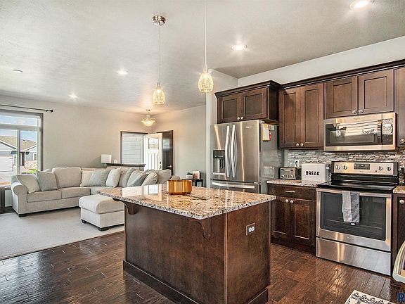 3rd image of 5305 S Solono Ave