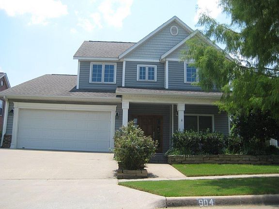 2nd image of 904 NE Carnahan Ct
