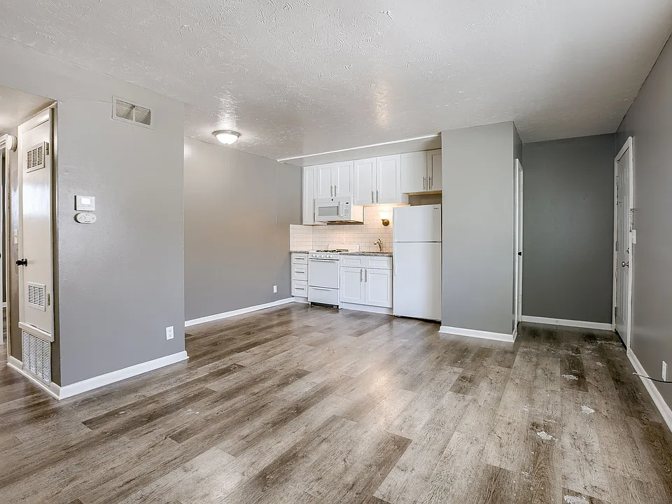1015 N 47th Ave #8