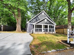 2933 8th St, East Pt, GA 30344