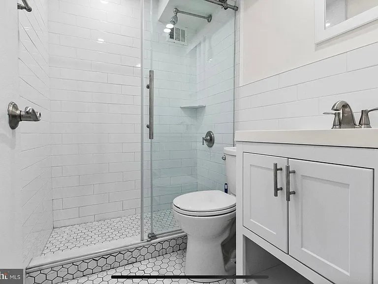 2101 Chestnut St #416 — Photo 9