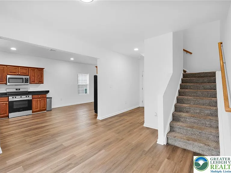825 16th Ave — Photo 15