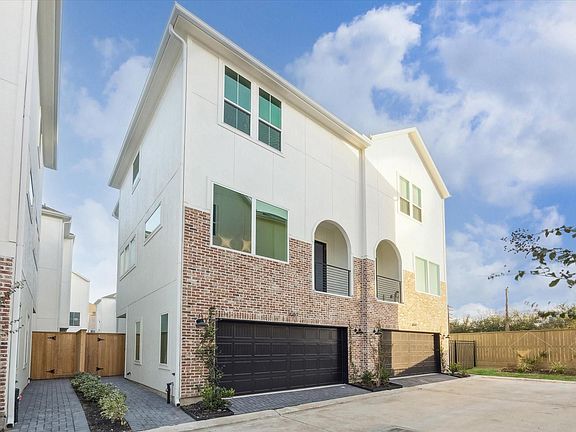3rd image of 3057 Hicks St