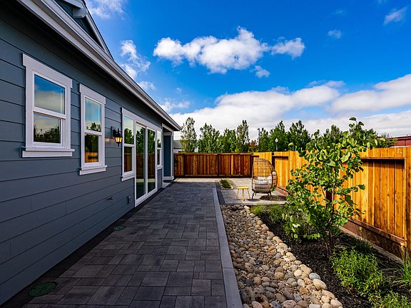 3rd image of 6808 Hembree Ln #18X5HK